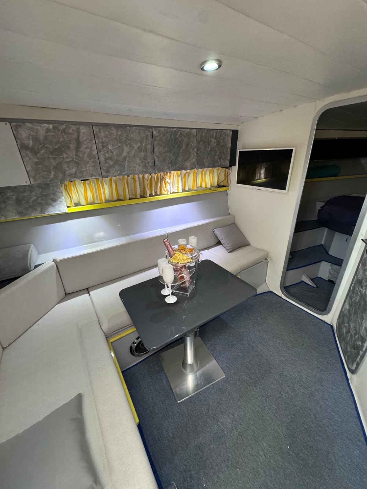 Ferretti 38 Prestige tour Amalfi Coast Full day All inclusive